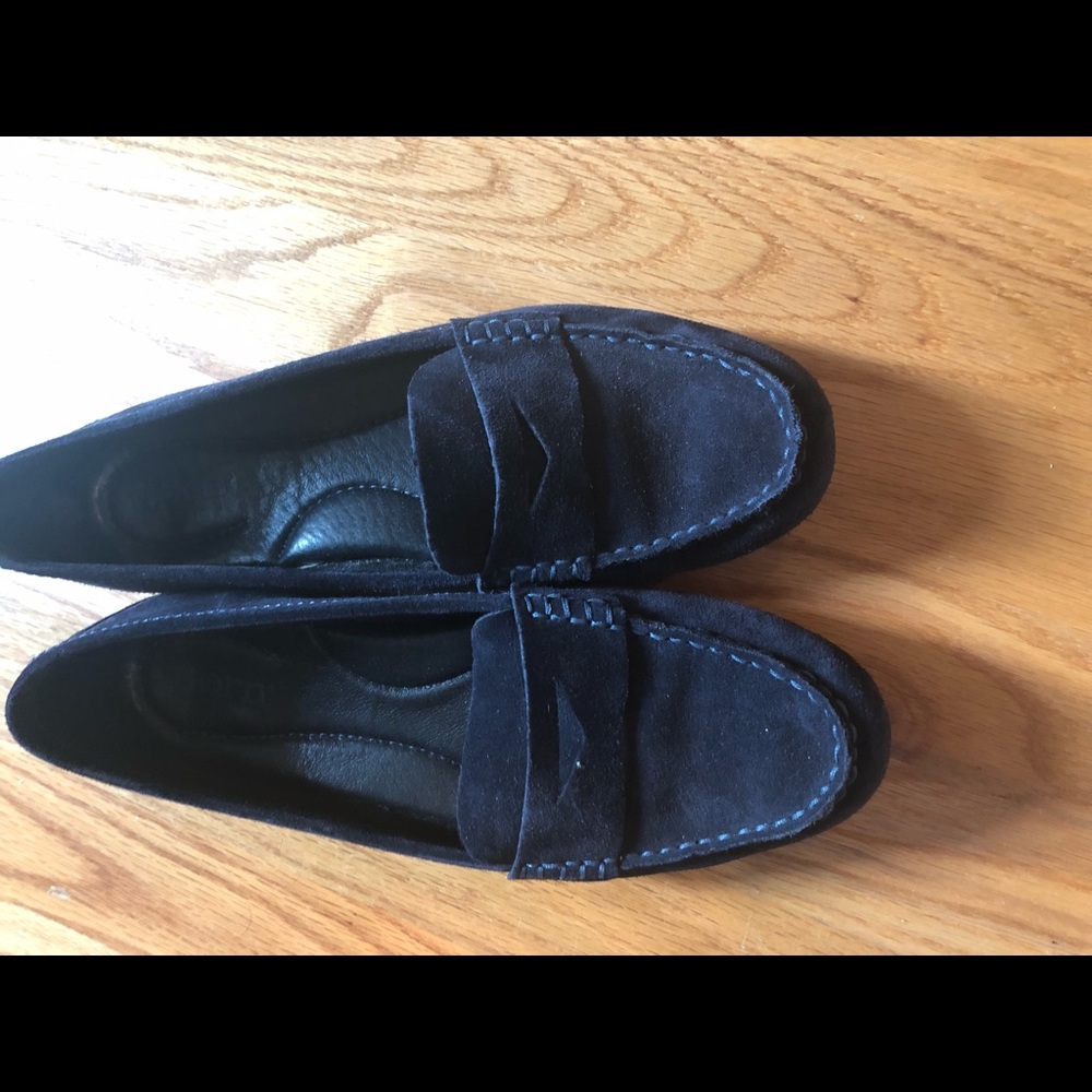 Born Navy blue suede loafers